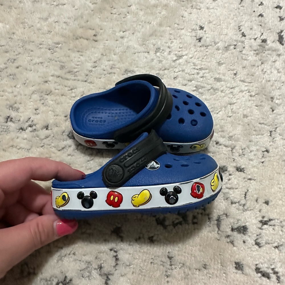 Disney Crocs • kids